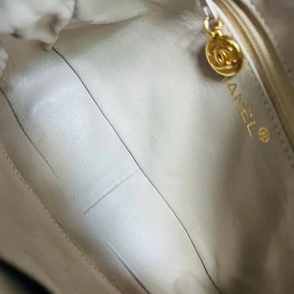 Chanel Cream Quilted Leather Crossbody Bag - Picture 4 of 12